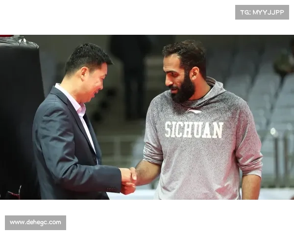 哈达迪的坚守与选择:在退役与继续之间的深思熟虑与自我突破 哈达迪的坚守与选择:在退役与继续之间的深思熟虑与自我突破